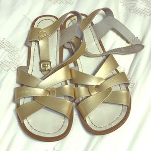 Women’s size 8 gold Salt Water sandals